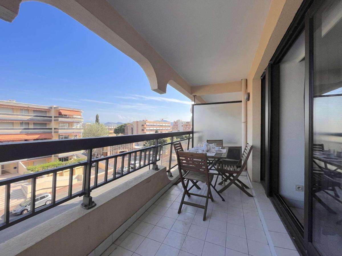 Studio Cabine A 200M De Port Frejus, Plage, Commerces, Terrasse, 4 Couchages, Menage Inclus - Fr-1-226A-31 Eksteriør billede