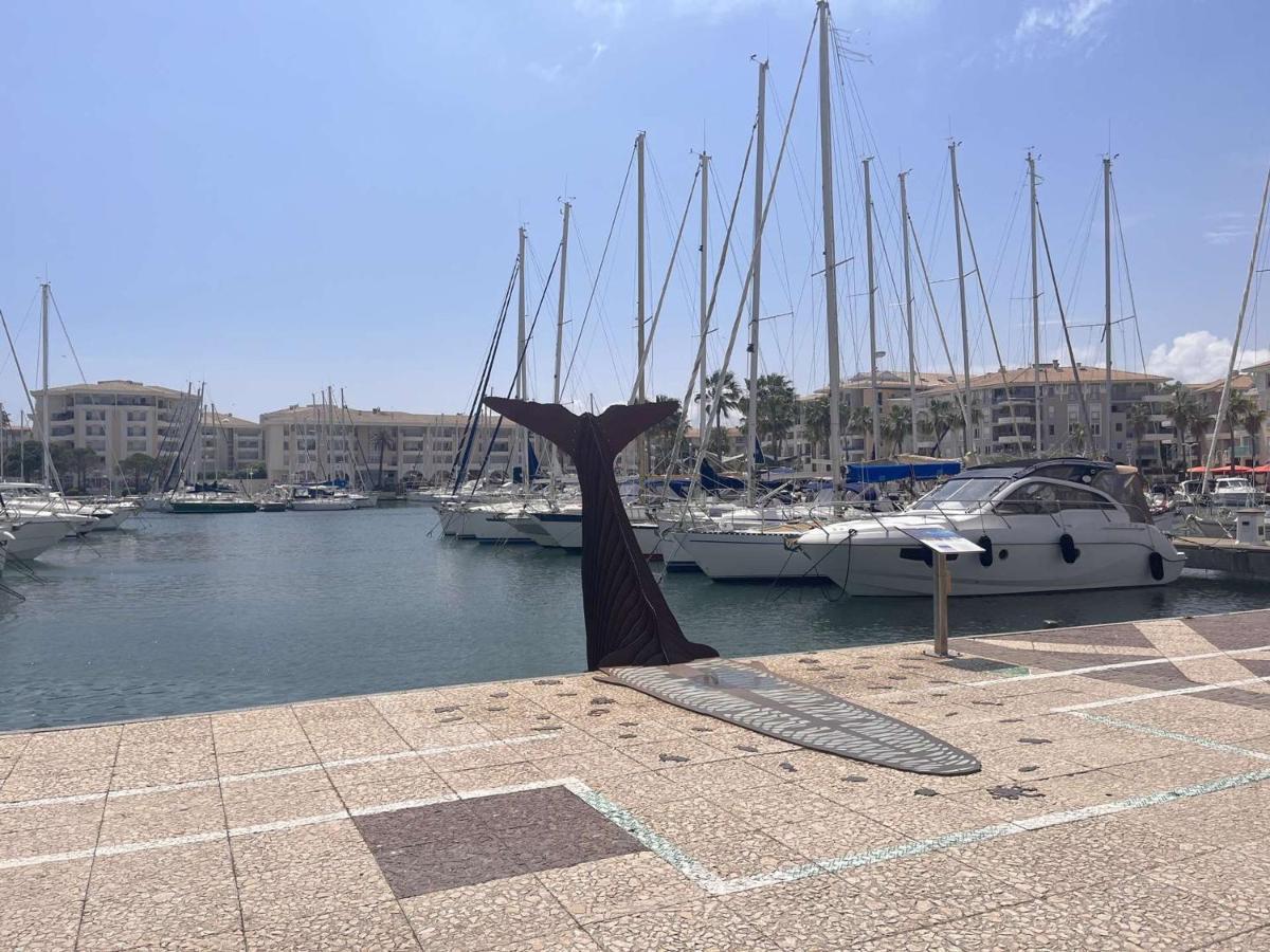 Studio Cabine A 200M De Port Frejus, Plage, Commerces, Terrasse, 4 Couchages, Menage Inclus - Fr-1-226A-31 Eksteriør billede