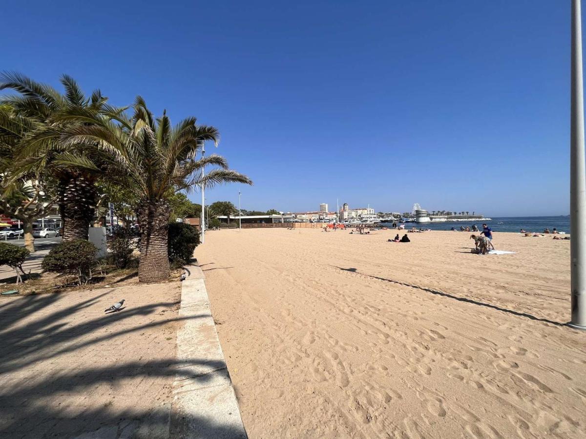 Studio Cabine A 200M De Port Frejus, Plage, Commerces, Terrasse, 4 Couchages, Menage Inclus - Fr-1-226A-31 Eksteriør billede