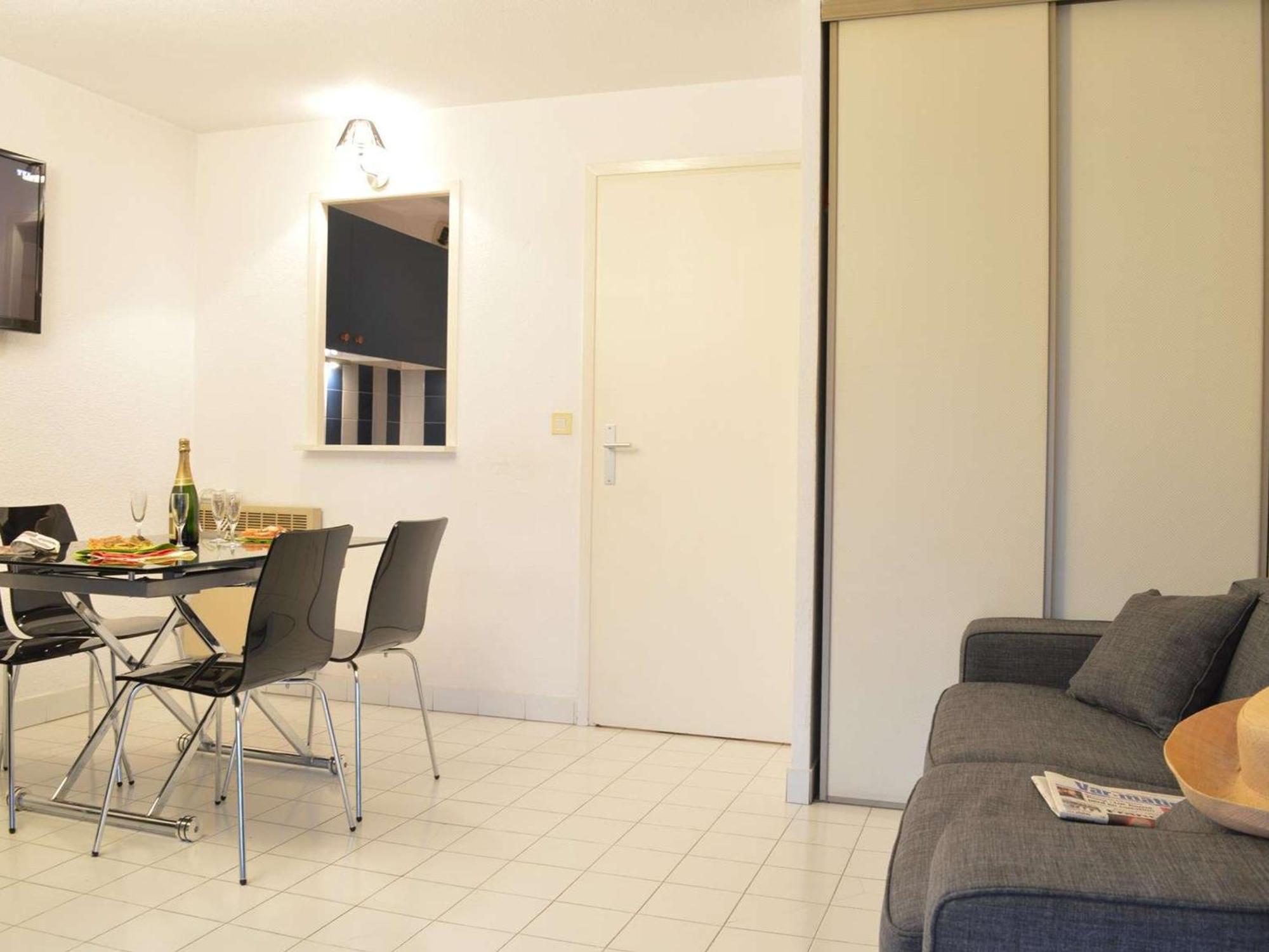 Studio Cabine A 200M De Port Frejus, Plage, Commerces, Terrasse, 4 Couchages, Menage Inclus - Fr-1-226A-31 Eksteriør billede